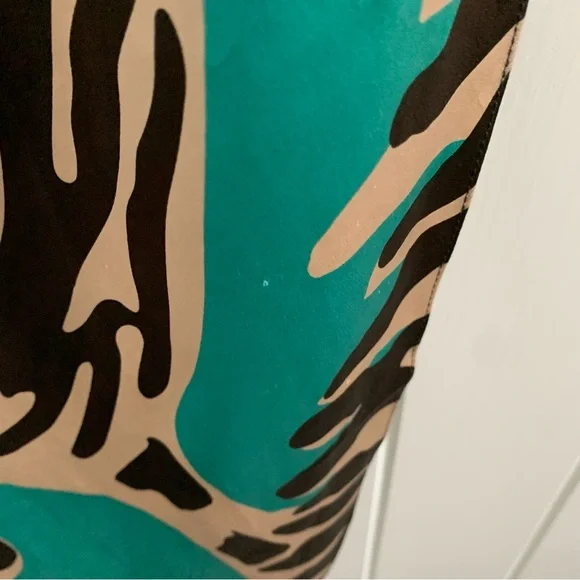 Gorgeous Vintage Diane Von Furstenberg Tiger Pattern Silk Scarf - Picture 6 of 9